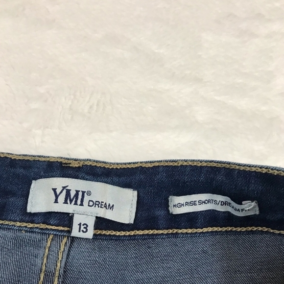 NWT YMI dream jean medium wash distressed short 13 - Picture 3 of 12